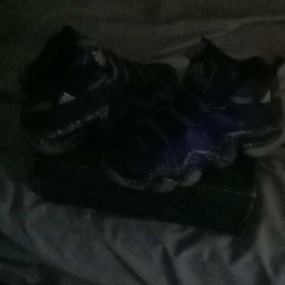 Brand new Kobe nightmare before Xmas kicks - Picture 3 of 9